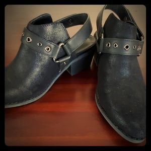 Universal Thread Target Black Bootie